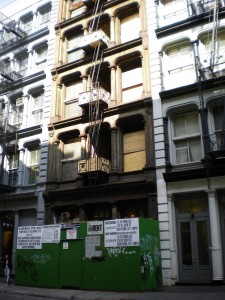 Those wood boxes and the screwless construction... Is this Moormann's future New York flagship store