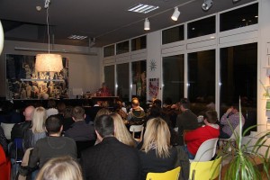 Volles Haus im (smow)Raum für eine Lesung im Rahmen der Leipziger Buchmesse