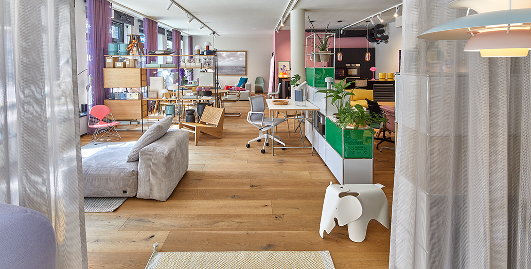 Interior design with design classics at smow Hamburg