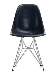 Sporten bevroren Preventie Vitra Eames Fiberglass Chair DSR by Charles & Ray Eames, 1950 - Designer  furniture by smow.ch