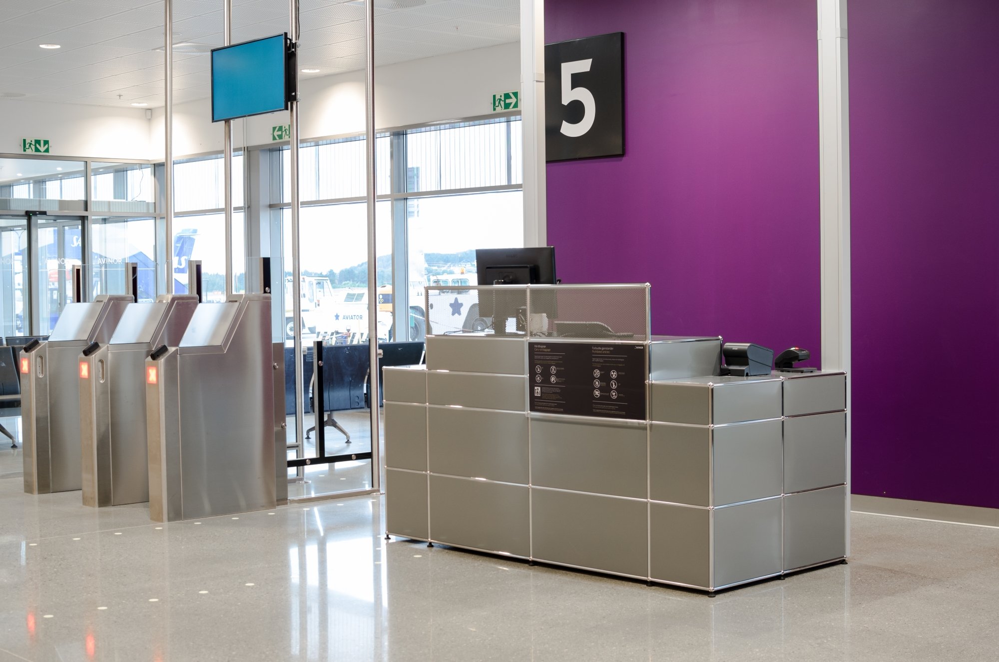USM Haller furniture at the airport