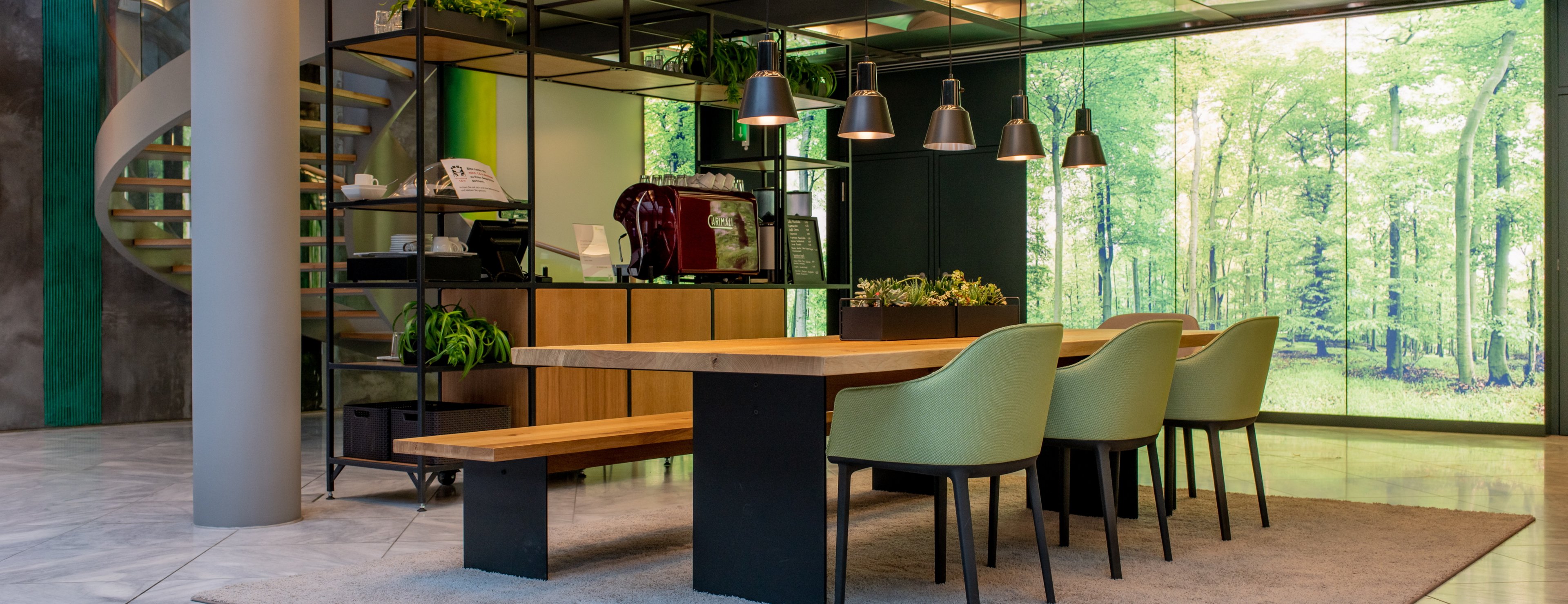 Meeting point in the entrance area of the Federation of German Employers' Associations (BDA) and the Federation of German Industry (BDI)