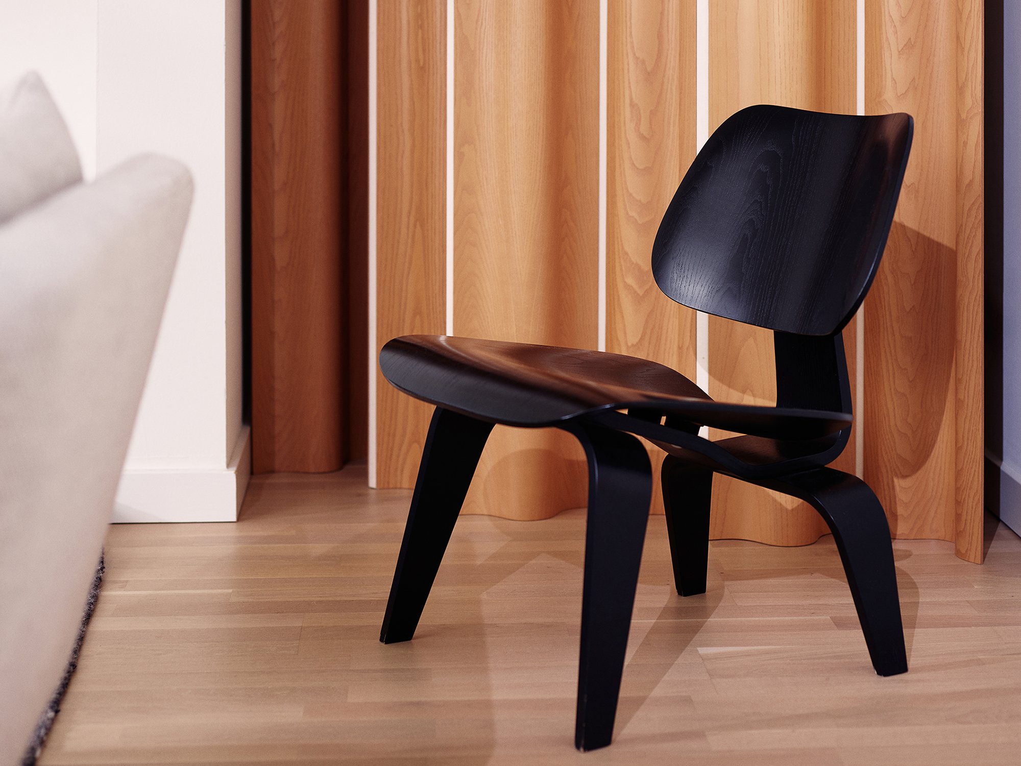 Plywood Group LCW / LCW Leather LoungeChair, Walnut with black