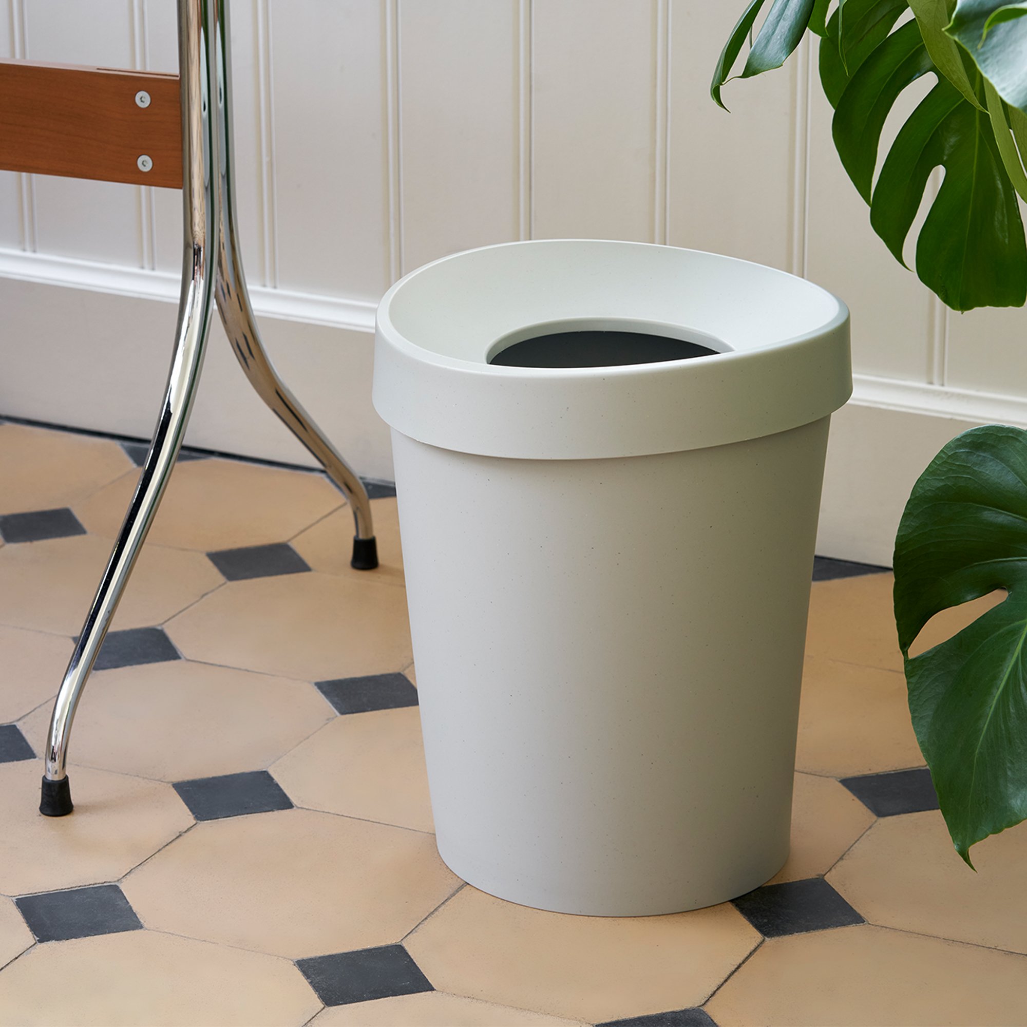 Happy Bin, L (H 37,5 x Ø 30 cm), White | Vitra | Accessories
